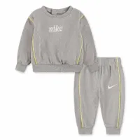 Nike Essentials Set